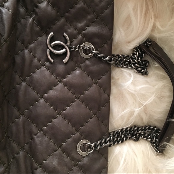 🎉HOST PICK🎉 CHANEL Ultimate Stitch Tote💋 - Picture 7 of 8